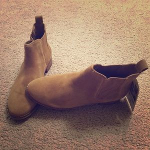 NWT Toms Ella Booties Sz. 7